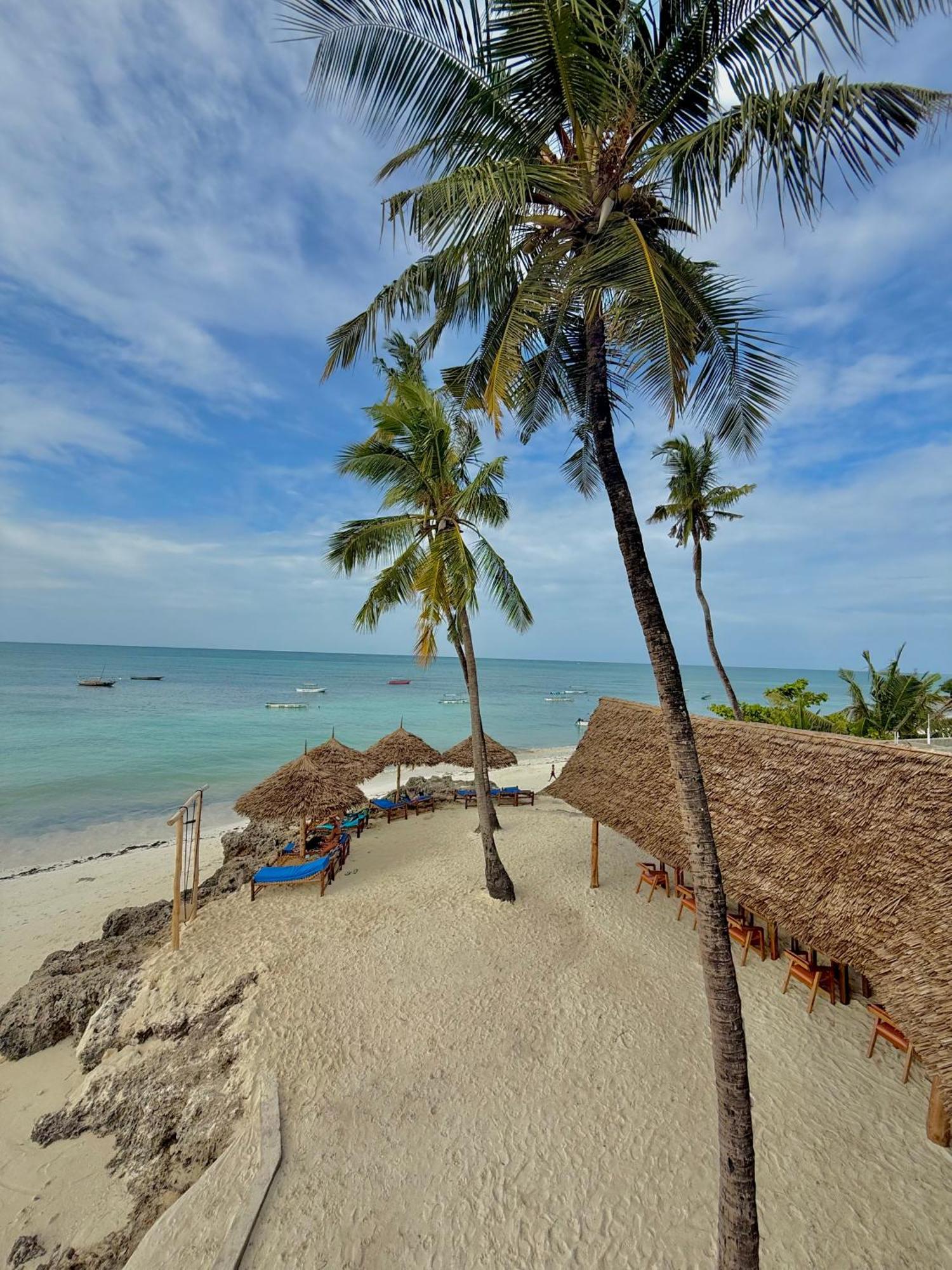 Dhow Beach Boutique Hotel Nungwi Bagian luar foto